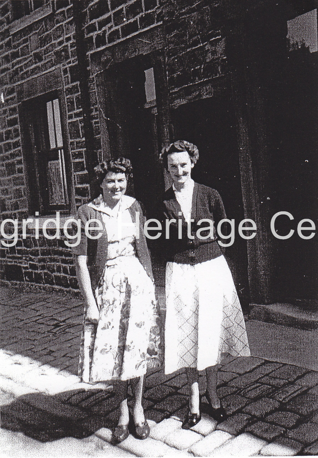 465B - Davis Street - Margaret Turner and Elizabeth Martin - 1955